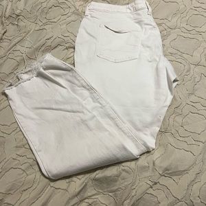 White raw hem women’s jeans
